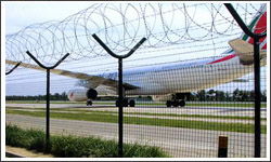 機場護欄網(wǎng)是機場不可缺少的景物 安平縣達威金屬護欄網(wǎng)廠